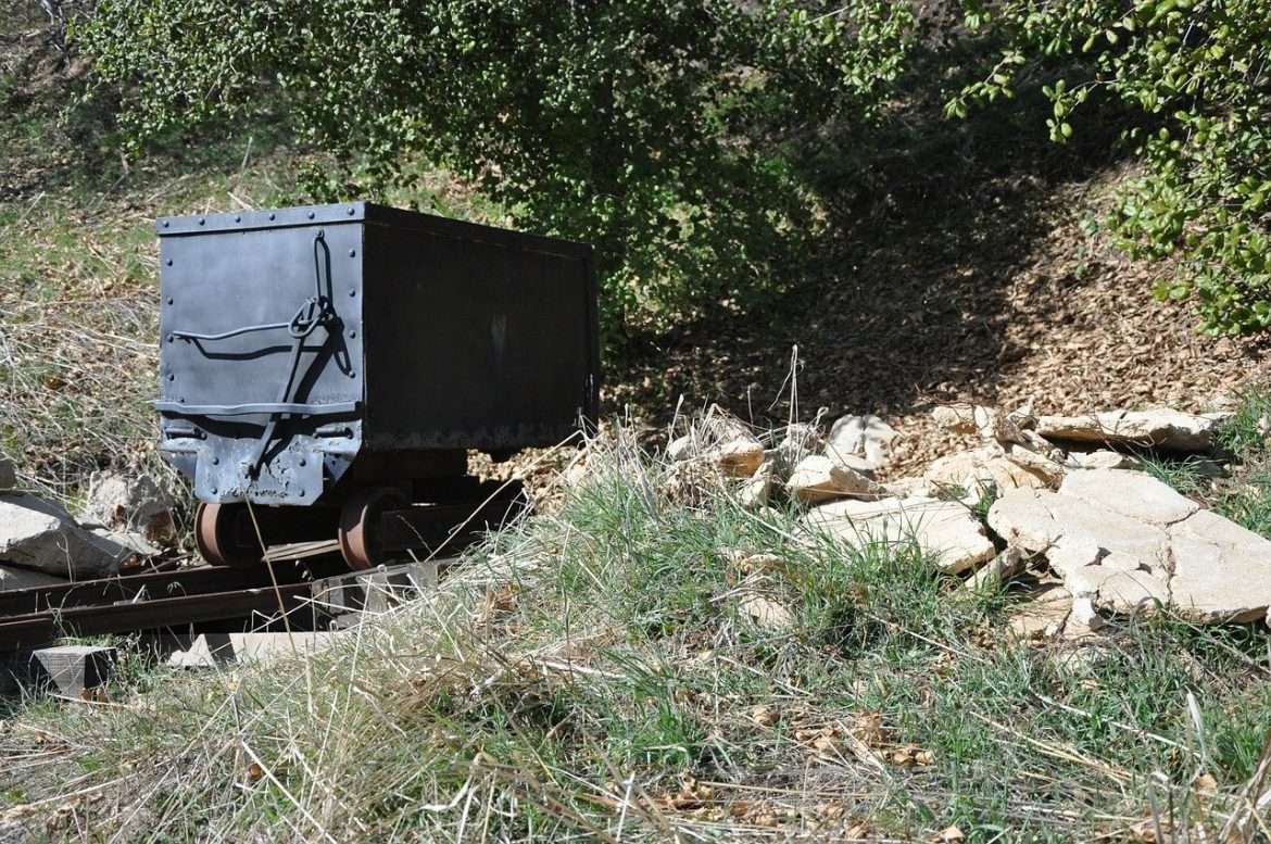 gold cart, mine cart, cart-481249.jpg